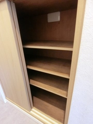 【玄関】 | アルプハイツ梶ヶ谷 | シューズボックス付きで玄関すっきり片付きます！上に写真やかわいい小物を置けるので、玄関を華やかに飾れますね♪