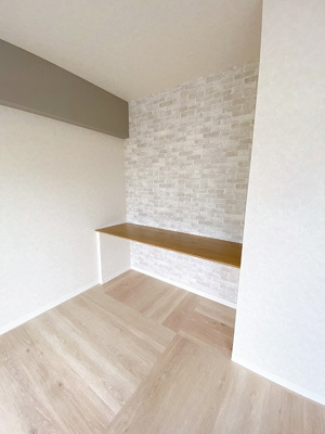 【内装】 | アルプハイツ梶ヶ谷 | リビングダイニングキッチンにあるカウンターデスクです♪リモートワークなどの場所としても便利です☆