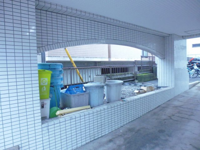 【その他共用部分】 | アルプハイツ梶ヶ谷 | 敷地内ごみ置き場でごみ出しもらくらく～♪忙しい社会人さんや主婦さんにもうってつけ！