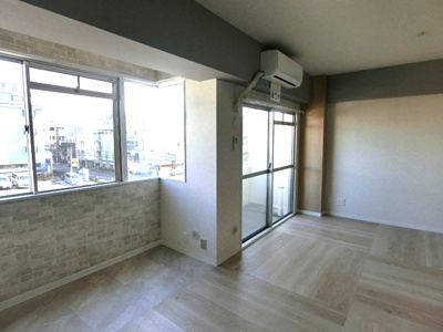 【居間・リビング】 | アルプハイツ梶ヶ谷 | 東向きリビングダイニングキッチン10.6帖☆バルコニーに繋がる角部屋のお部屋です♪エアコン付きで1年中快適♪