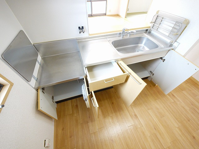 リーベンデールのキッチン|コンパクトなキッチンで掃除もラクラク