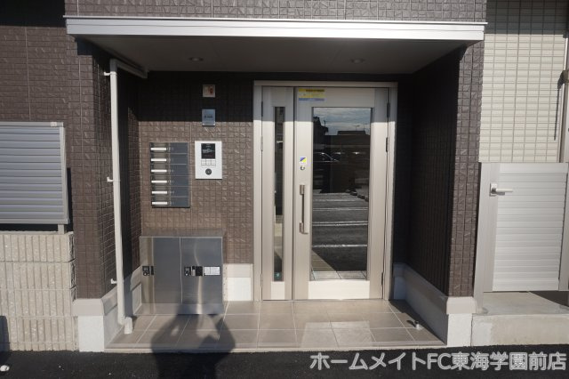 熊本市東区長嶺東５丁目のアパートのエントランス
