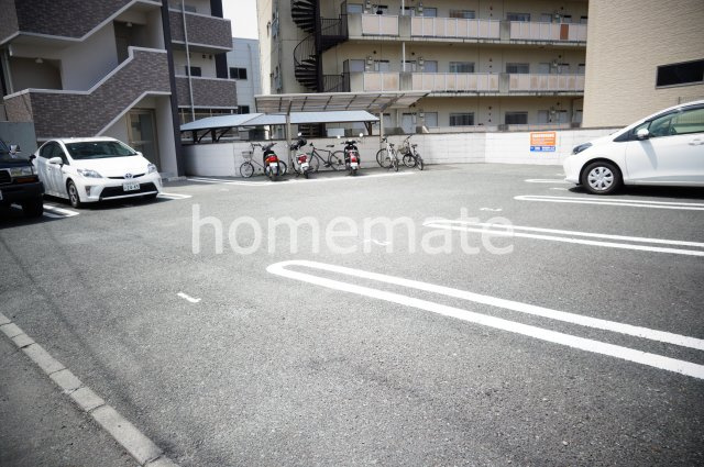 熊本市中央区本山１丁目の賃貸マンションの駐車場