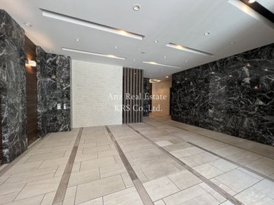 【ロビー】 | エスプレイスOSAKAベイシティ | 広々空間のロビー！綺麗で心地よいですね