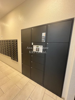【その他共用部分】 | 大切な荷物をお預かり！宅配ボックスが設置されています！