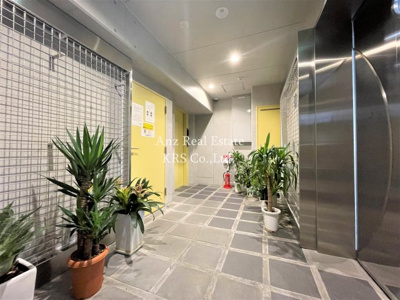 【ロビー】 | ＮＥＴ ＬＩＦＥ本町 | オシャレな空間の広がるロビーです♪