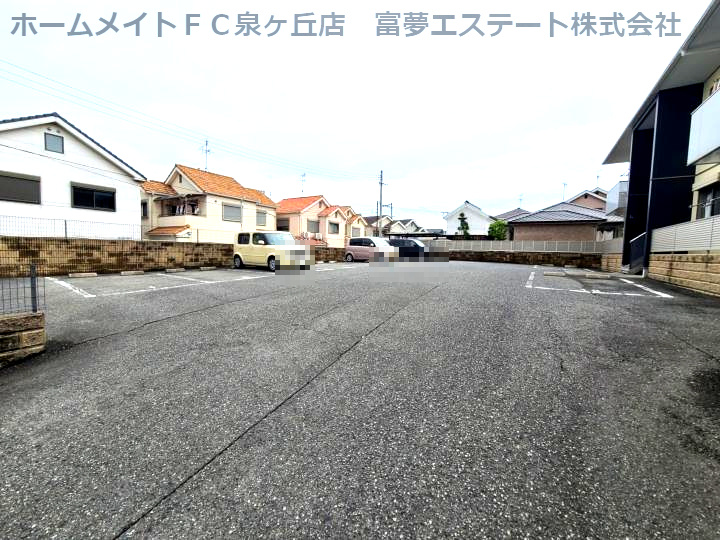 ディアス和泉の駐車場