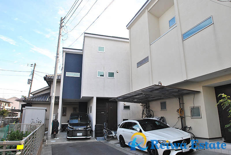 【弊社専任】中古戸建　茅ヶ崎市南湖2丁目の外観|ビルトイン車庫には家族の自転車やバイクが置けます◎