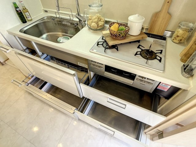 【キッチン】 | ヌフエタージュ | ※画像はイメージです(家具や小物は設備ではありません)