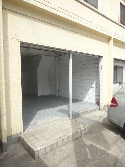 四女子町アパート付店舗の外観