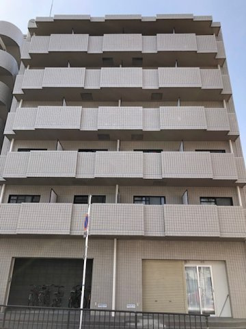 メゾンルミネの外観|下に駐輪場