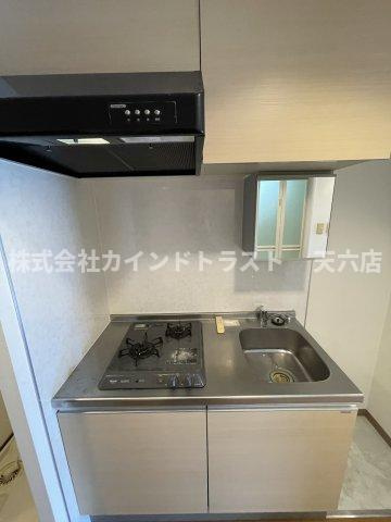 アスティナ天神橋のキッチン|コンパクトなキッチンで掃除もラクラク