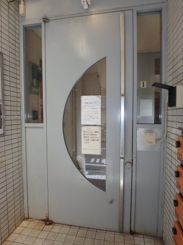 アルファ清心町のエントランス