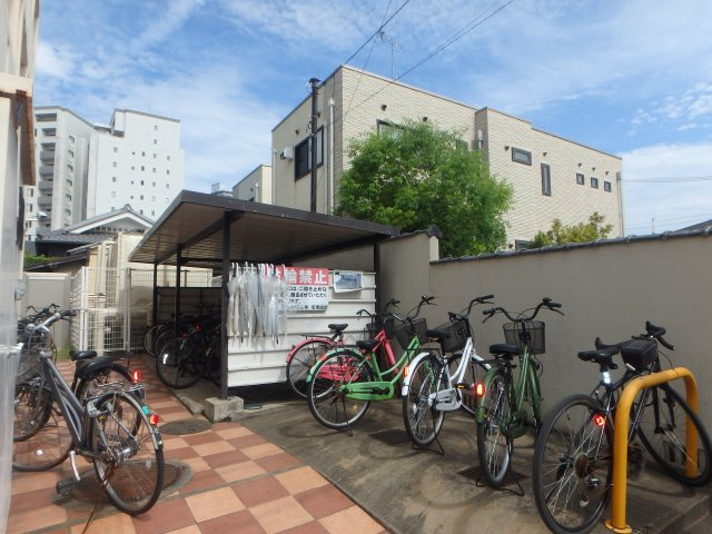 アルファ清心町の駐車場