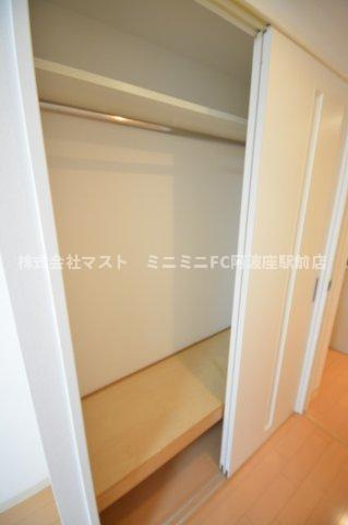 大阪市西区土佐堀３丁目の賃貸マンションの収納