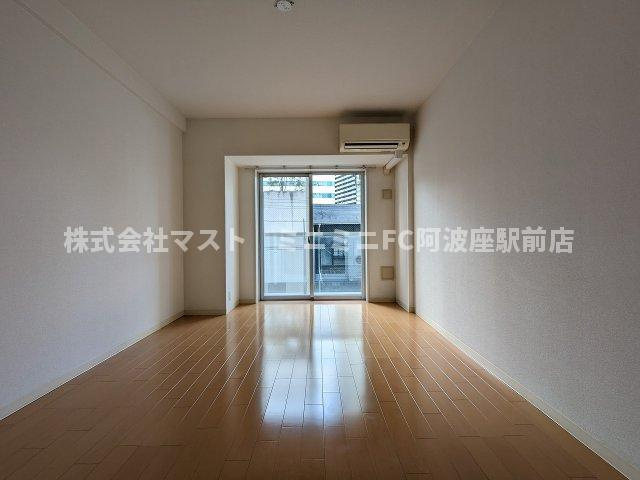 大阪市西区土佐堀３丁目の賃貸マンションの居間・リビング