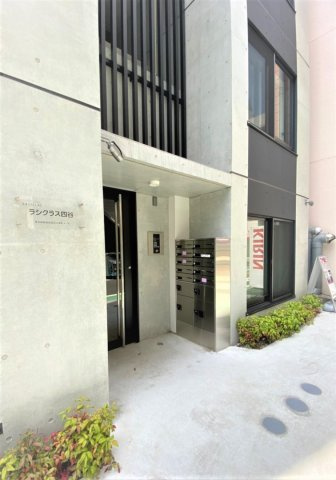 「防音マンション」ラシクラス四谷のエントランス|エントランスもすっきりしていておしゃれです。