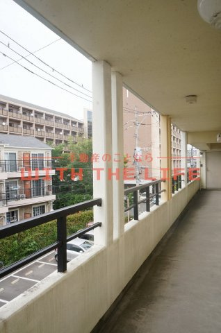 ガーデンヒルズマリア前【キャッシュバック対象物件】のロビー|ゆとりのあるロビーです