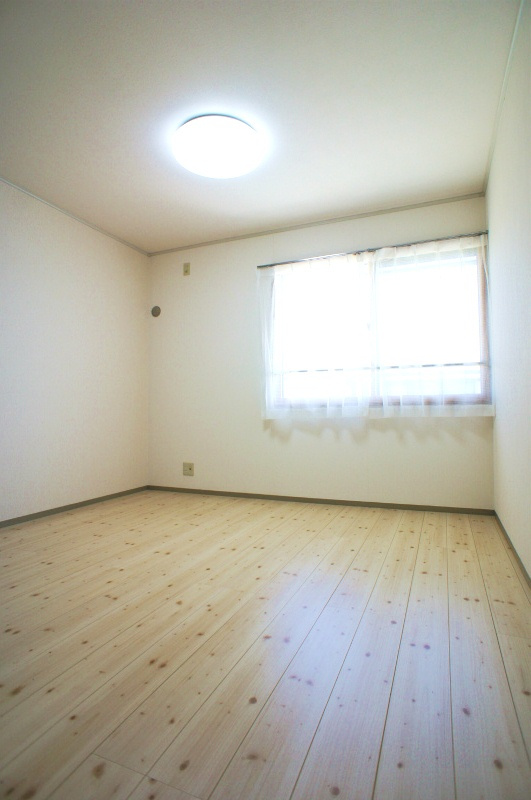 メルベーユ津福【キャッシュバック対象物件】の洋室|明るい洋室です