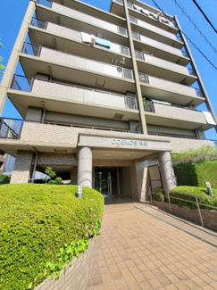 【外観】 | 階下住戸なしなので、足音を気にすることなく生活できます。小学校が近く、徒歩圏内に公園もあるので、子育て中のご家庭におススメの物件です！ 周辺に買い物施設も充実しています