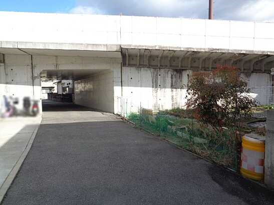 【前面道路含む現地写真】