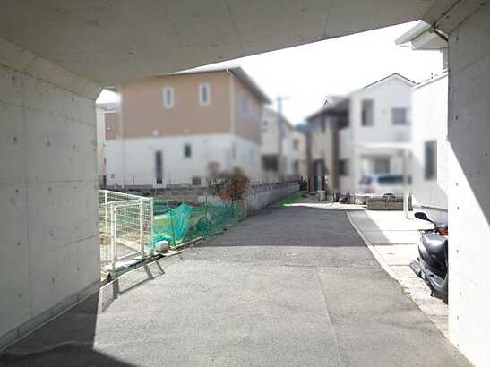 【前面道路含む現地写真】