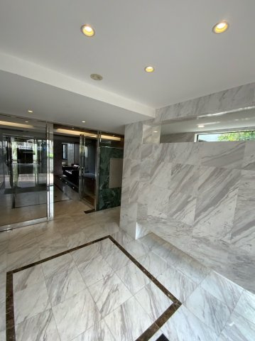 グレイスコート氷川台のエントランス