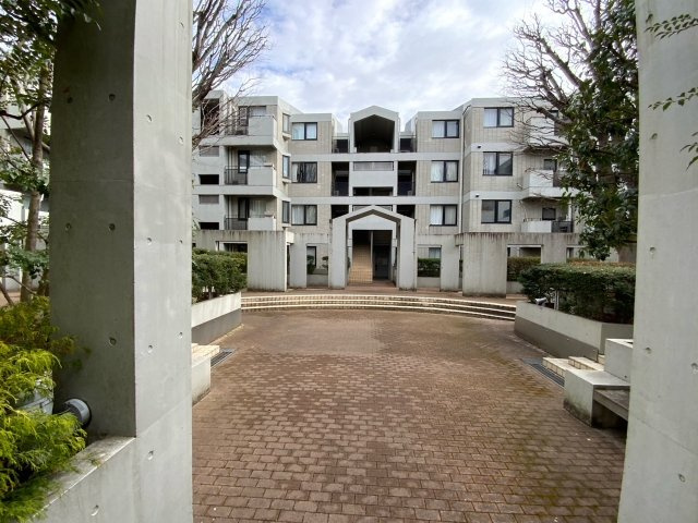 グレイスコート氷川台の外観