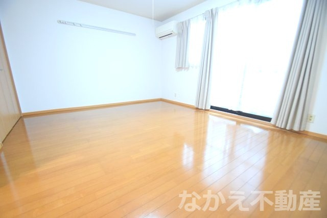 【居間・リビング】 | こちらの居間で趣味の時間をお楽しみください