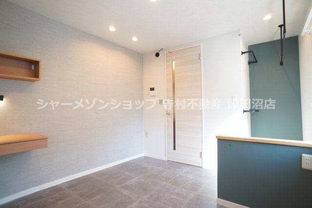 ジュネス山手の洋室