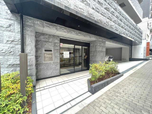 プレサンス松屋町グレースのエントランス