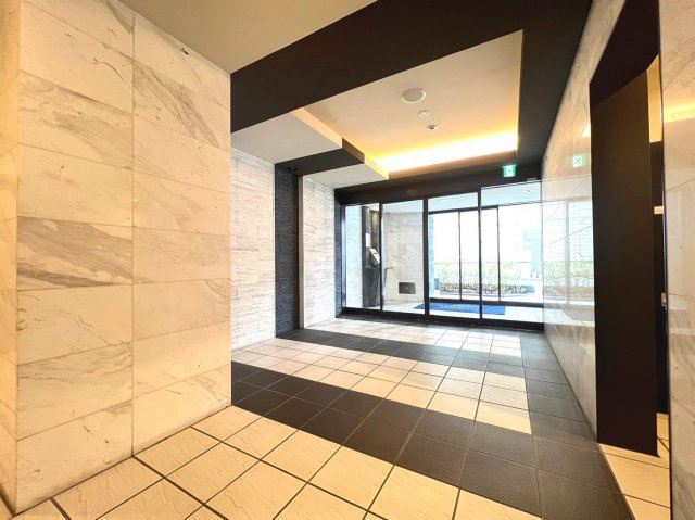 プレサンス松屋町グレースのロビー