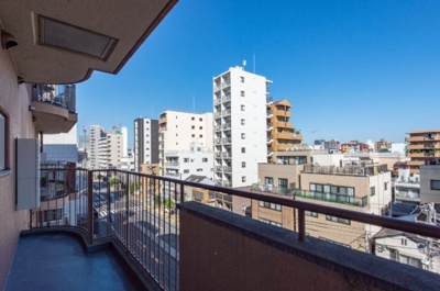 【バルコニー】 | サンハイツ両国　　　　　　　　　　　　　　　　　　　　　　　　　　　　　　　 | 暖かな日差しのふりそそぐバルコニー