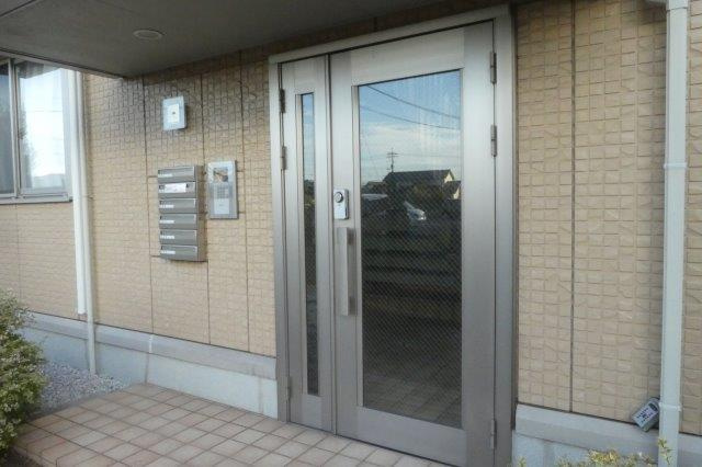 倉敷市茶屋町のアパートのエントランス