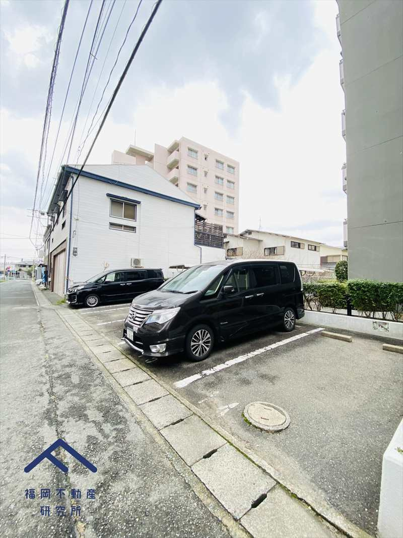 ロワールマンション山王公園南の駐車場