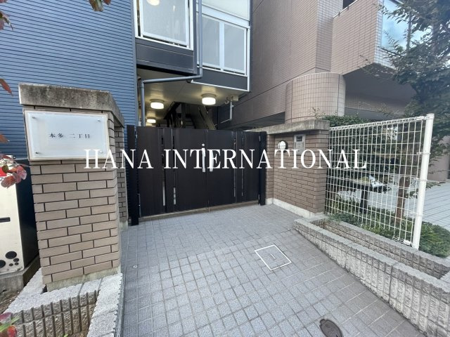 レオパレス本多二丁目のエントランス