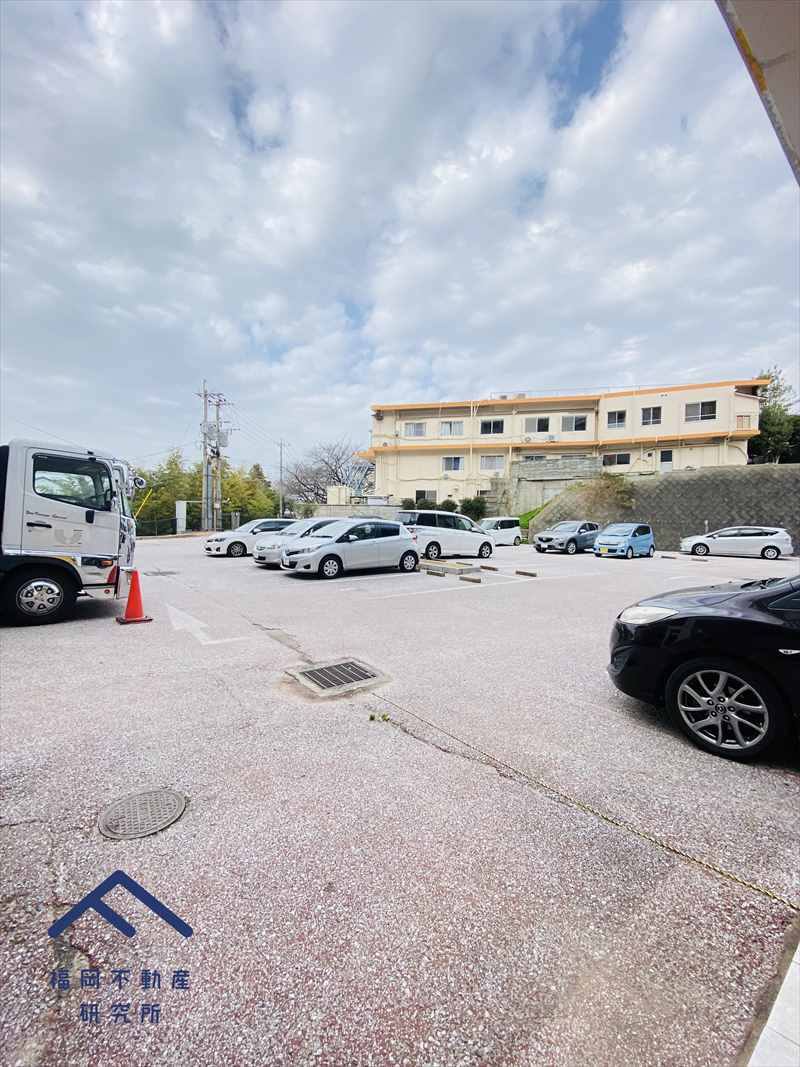 サンライフ名島の駐車場