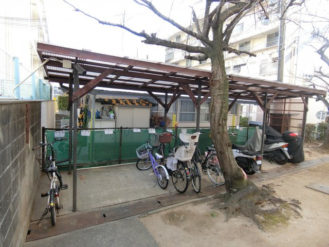 高丸西ビルのその他共用部分|駐輪場です　自転車１ヶ月１００円　バイク1ヶ月２００円