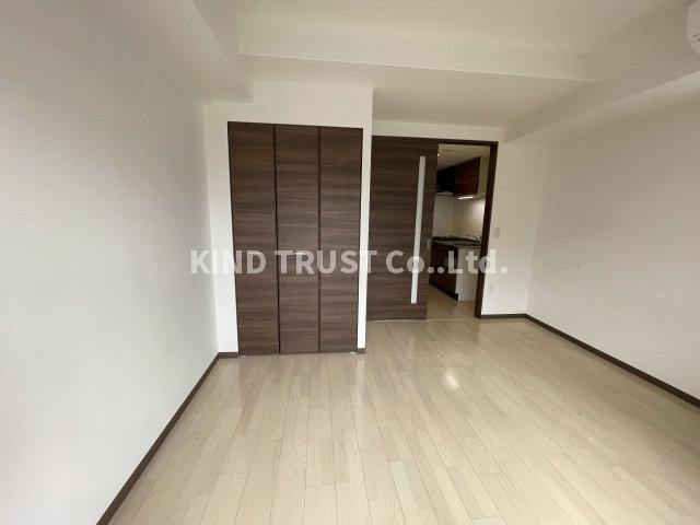 レジュールアッシュ梅田北の居間・リビング|こちらのリビングで趣味の時間をお楽しみください