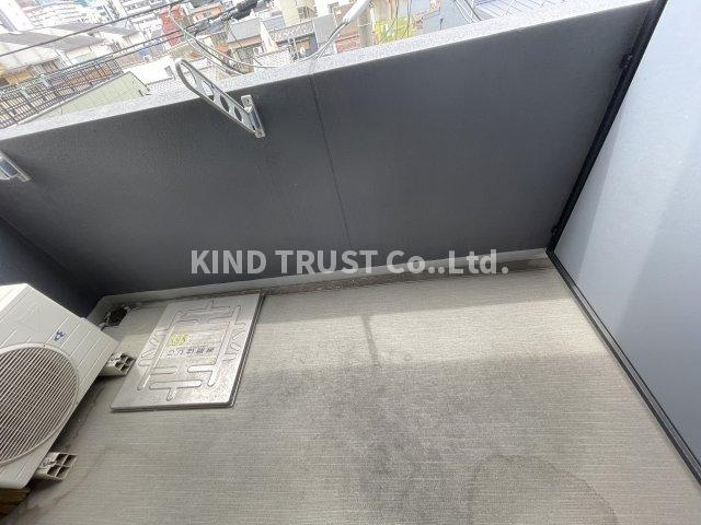 レジュールアッシュ梅田北のバルコニー|外からの目が気にならないバルコニーで洗濯物が干せます