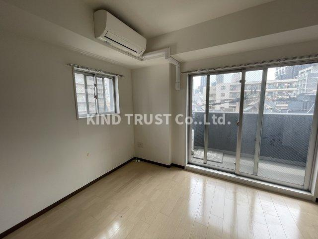 レジュールアッシュ梅田北の居間・リビング|ゆったりとした居間です