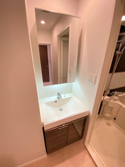 【独立洗面台】 | 独立洗面台で身支度をすべて済ませてしまいましょう