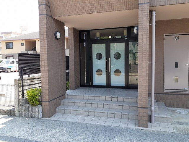 ハーティス宝塚のエントランス