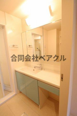 【独立洗面台】 | ロイヤル西野山 | 独立洗面台、小物を置くことができて便利です