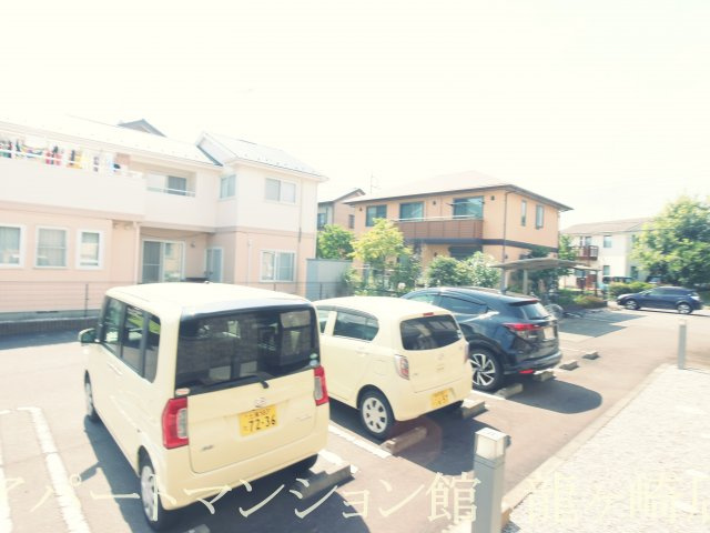 フレンドリーコート松ヶ丘の駐車場