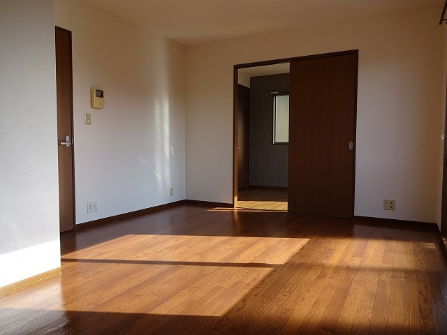 ヴェルドミール壱番館の居間・リビング
