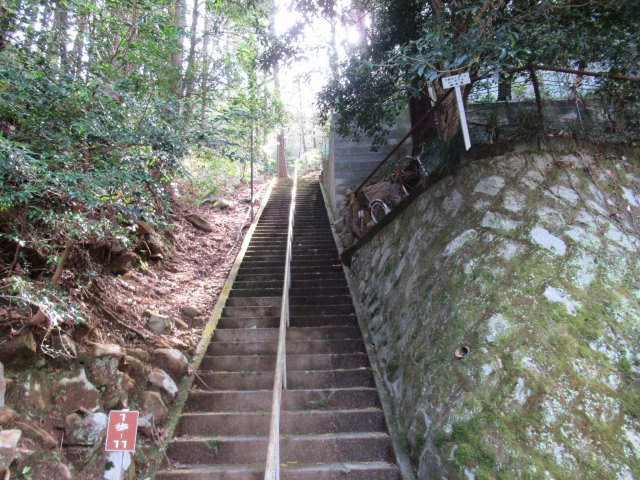 エンゼルフォレストリゾート熱海自然郷①の周辺|階段の右側ひな壇の土地