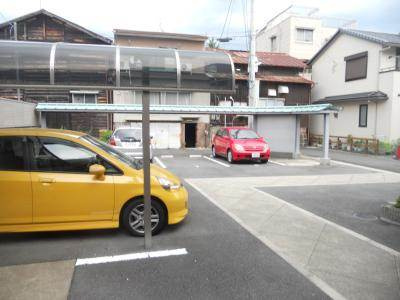 ファイン二条城の駐車場|敷地内駐車場