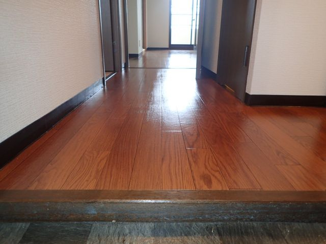 アイリット名和の玄関