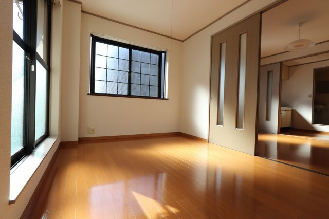 【洋室】 | エリーナハイツ博多駅前 | コンパクトで使いやすい洋室です